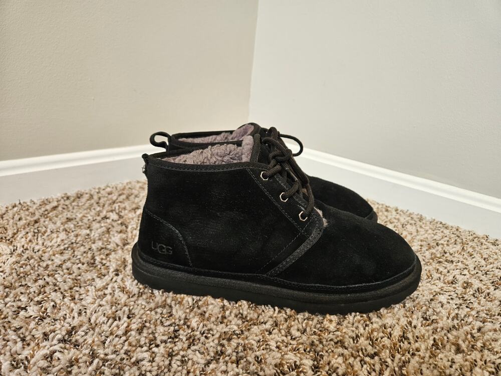 UGG Neumel Chukka Boots Men’s 10 Black Suede Shearling Lined 3236